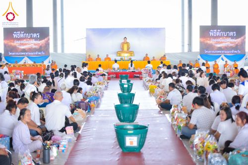 ภาพ No.320752:วันที่ 11 เมษายน พ.ศ.2569 พิธีตักบาตรฉลองสามเณรใหม่ โครงการบรรพชาสามเณรกล้าตะวัน ณ มหารัตนวิหาคด คอร์ 25 ชั้น 2 วัดพระธรรมกาย