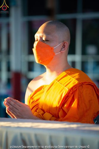 ภาพ No.40409:พิธีตัดปอยผม ปลงผม ขอขมารับผ้าไตรและพิธีบรรพชา ในโครงการอุปสมบท บูชาธรรมมหาปูชนียาจารย์ ประจำปี 2564 ชุดที่ 12