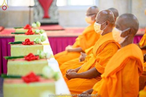 ภาพ No.40322:พิธีตัดปอยผม ปลงผม ขอขมารับผ้าไตรและพิธีบรรพชา ในโครงการอุปสมบท บูชาธรรมมหาปูชนียาจารย์ ประจำปี 2564 ชุดที่ 11