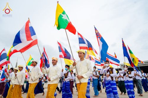 ภาพ No.52100:ประมวลภาพพิธีตักบาตรมิตรภาพไทย-เมียนมาร์ 105 รูป ณ วัดพระธรรมกาย