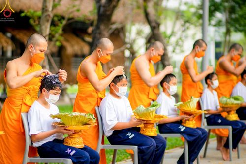ภาพ No.44510:ประมวลภาพพิธีปลงผม โครงการบรรพชาสามเณรหน่อแก้วเปรียญธรรมรุ่นที่ 10