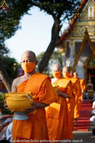 ภาพ No.40560:พิธีตัดปอยผม ปลงผม ขอขมารับผ้าไตรและพิธีบรรพชา ในโครงการอุปสมบท บูชาธรรมมหาปูชนียาจารย์ ประจำปี 2564 ชุดที่ 14