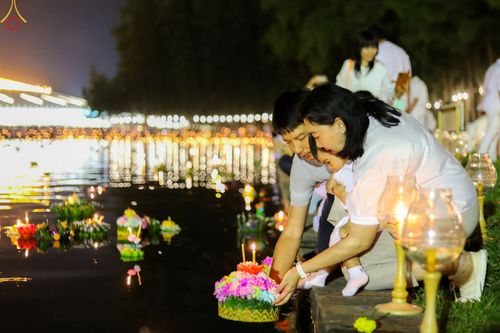 ภาพ No.55402:ประมวลภาพพิธีลอยกระทงธรรม ณ วัดพระธรรมกาย (วันที่ 8 พฤศจิกายน พ.ศ. 2565)