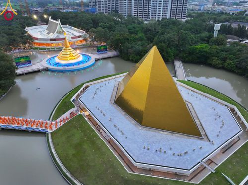 ภาพ No.89205:พิธีอัญเชิญรูปหล่อทองคำ  คุณยายอาจารย์มหารัตนอุบาสิกาจันทร์ ขนนกยูง เพื่อประดิษฐาน ณ มหาวิหารคุณยายอาจารย์ฯ เนื่องในวันครูผู้ค้นพบวิชชาธรรมกาย วันศุกร์ที่ 29 กันยายน พ.ศ. 2566