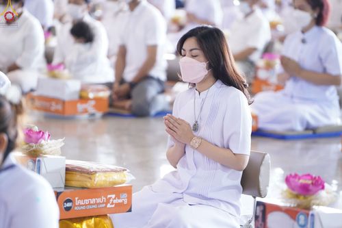 ภาพ No.48243:ประมวลภาพพิธีถวายผ้าอาบน้ำฝน และประทีปโคมไฟ เนื่องในวันอาสาฬหบูชา ประจำปี 2565