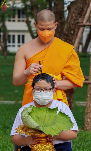 ภาพ No.44512:ประมวลภาพพิธีปลงผม โครงการบรรพชาสามเณรหน่อแก้วเปรียญธรรมรุ่นที่ 10