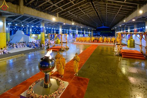 ภาพ No.52595:ประมวลภาพวันคล้ายวันเกิดครบรอบ 138 ปี พระมงคลเทพมุนี (สด จนฺทสโร) พระผู้ปราบมาร ชุดที่ 2