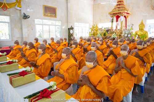 ภาพ No.40319:พิธีตัดปอยผม ปลงผม ขอขมารับผ้าไตรและพิธีบรรพชา ในโครงการอุปสมบท บูชาธรรมมหาปูชนียาจารย์ ประจำปี 2564 ชุดที่ 11
