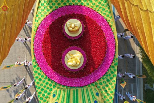 ภาพ No.43277:พิธีอัญเชิญมยุรนาวากาศ บูชาธรรมมหาปูชนียาจารย์ วันพฤหัสบดีที่ 3 กุมภาพันธ์ พ.ศ. 2565