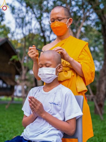 ภาพ No.44513:ประมวลภาพพิธีปลงผม โครงการบรรพชาสามเณรหน่อแก้วเปรียญธรรมรุ่นที่ 10