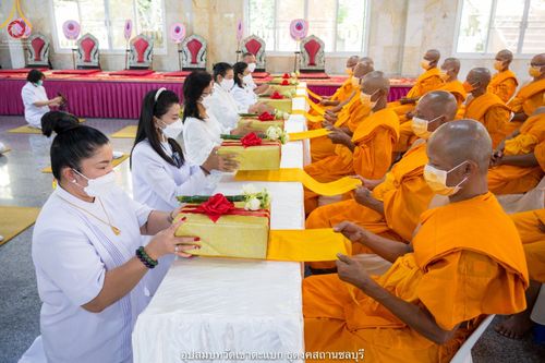 ภาพ No.40324:พิธีตัดปอยผม ปลงผม ขอขมารับผ้าไตรและพิธีบรรพชา ในโครงการอุปสมบท บูชาธรรมมหาปูชนียาจารย์ ประจำปี 2564 ชุดที่ 11