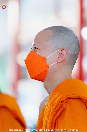 ภาพ No.40410:พิธีตัดปอยผม ปลงผม ขอขมารับผ้าไตรและพิธีบรรพชา ในโครงการอุปสมบท บูชาธรรมมหาปูชนียาจารย์ ประจำปี 2564 ชุดที่ 12