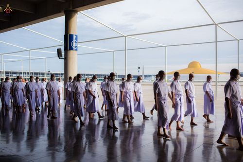 ภาพ No.47588:ประมวลภาพพิธีขอขมาและมอบผ้าไตร โครงการบรรพชาอุปสมบทหมู่ รุ่นเข้าพรรษา 2565