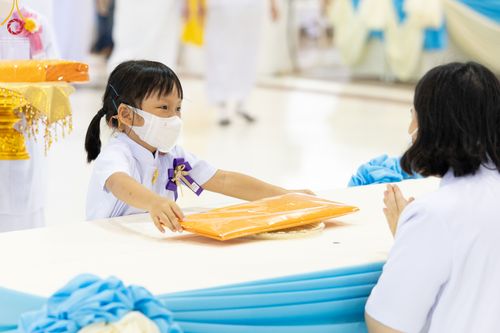 ภาพ No.52474:ประมวลภาพวันคล้ายวันเกิดครบรอบ 138 ปี พระมงคลเทพมุนี (สด จนฺทสโร) พระผู้ปราบมาร ชุดที่ 1