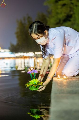 ภาพ No.55400:ประมวลภาพพิธีลอยกระทงธรรม ณ วัดพระธรรมกาย (วันที่ 8 พฤศจิกายน พ.ศ. 2565)