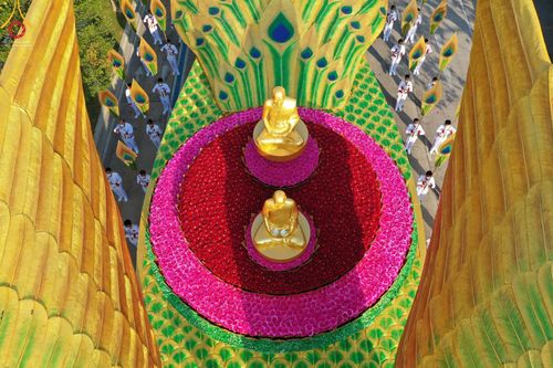 ภาพ No.43281:พิธีอัญเชิญมยุรนาวากาศ บูชาธรรมมหาปูชนียาจารย์ วันพฤหัสบดีที่ 3 กุมภาพันธ์ พ.ศ. 2565