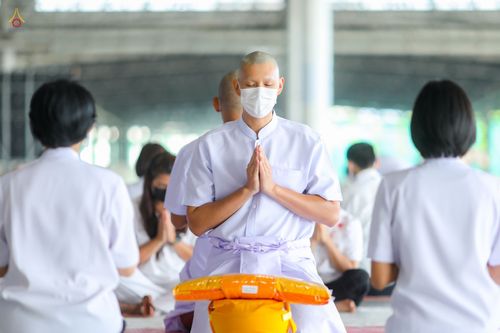 ภาพ No.44264:ประมวลภาพพิธีเวียนประทักษิณ, พิธีวันทาพระมหาธรรมกายเจดีย์ และพิธีขอขมารับผ้าไตร โครงการบวชภาคฤดูร้อน พ.ศ. 2565