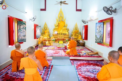 ภาพ No.78321:พิธีถวายสังฆทานแด่คณะสงฆ์ ๓๒๓ วัด พิธีมอบกองทุนหนุนแรงใจช่วยครูใต้และพิธีทำบุญอุทิศส่วนกุศลแด่ผู้วายชนม์ในเหตุการณ์ความไม่สงบ ๔ จังหวัดชายแดนภาคใต้  (ปัตตานี ยะลา นราธิวาส สงขลา) ปีที่ ๑๙ ครั้งที่ ๑๖๑ พิธีมอบกองทุนหนุนแรงใจช่วยครูใต้ (ปีที่ ๑๖ ครั้งที่ ๑