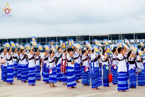 ภาพ No.52103:ประมวลภาพพิธีตักบาตรมิตรภาพไทย-เมียนมาร์ 105 รูป ณ วัดพระธรรมกาย