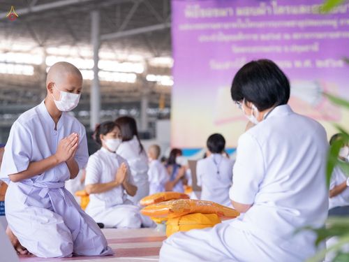 ภาพ No.44265:ประมวลภาพพิธีเวียนประทักษิณ, พิธีวันทาพระมหาธรรมกายเจดีย์ และพิธีขอขมารับผ้าไตร โครงการบวชภาคฤดูร้อน พ.ศ. 2565