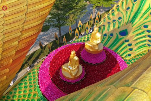 ภาพ No.43280:พิธีอัญเชิญมยุรนาวากาศ บูชาธรรมมหาปูชนียาจารย์ วันพฤหัสบดีที่ 3 กุมภาพันธ์ พ.ศ. 2565