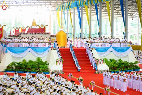 ภาพ No.52362:ประมวลภาพพิธีบูชาข้าวพระ (วันอาทิตย์ต้นเดือนตุลาคม) ณ วัดพระธรรมกาย จ.ปทุมธานี 