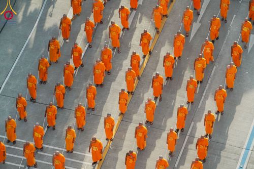 ภาพ No.89115:พิธีอัญเชิญรูปหล่อทองคำ  คุณยายอาจารย์มหารัตนอุบาสิกาจันทร์ ขนนกยูง เพื่อประดิษฐาน ณ มหาวิหารคุณยายอาจารย์ฯ เนื่องในวันครูผู้ค้นพบวิชชาธรรมกาย วันศุกร์ที่ 29 กันยายน พ.ศ. 2566