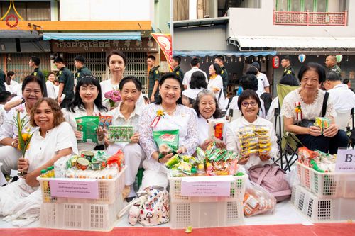 ภาพ No.343140:วันอาทิตย์ที่ 16 สิงหาคม พ.ศ.2569 พิธีตักบาตรพระ 10,000 รูป นานาชาติ ปีที่ 23 คณะสงฆ์ 4 ประเทศ 14 จังหวัดภาคใต้ น้อมถวายเป็นพุทธบูชา ทำบุญเพื่อแม่- พ่อ ณ ถนนนิพัทธ์อุทิศ 3 อ.หาดใหญ่ จ.สงขลา
