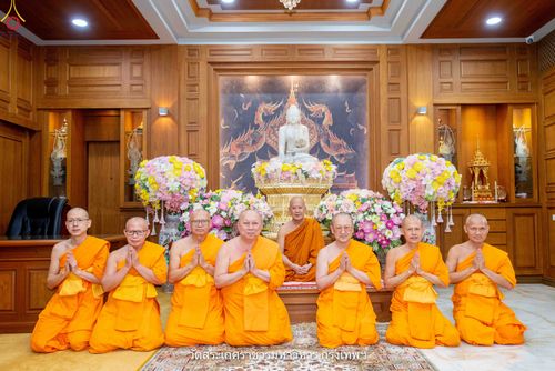 ภาพ No.342151:วันศุกร์ที่ 31 กรกฎาคม พ.ศ.2569 พระภิกษุวัดพระธรรมกาย ทำวัตรพระผู้ใหญ่เนื่องในวันเข้าพรรษา