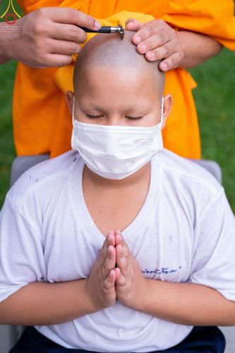 ภาพ No.44514:ประมวลภาพพิธีปลงผม โครงการบรรพชาสามเณรหน่อแก้วเปรียญธรรมรุ่นที่ 10