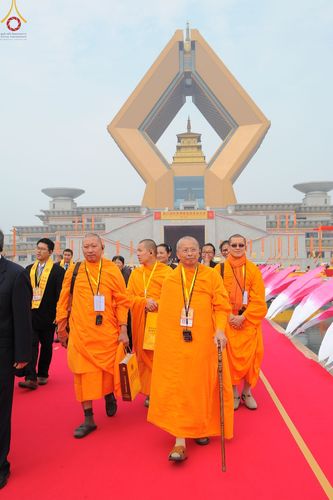 ภาพ No.48795:ประมวลภาพการสร้างบารมีของ พระเดชพระคุณพระสุธรรมญาณวิเทศ (สุธรรม สุธมฺโม)