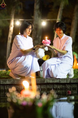 ภาพ No.55404:ประมวลภาพพิธีลอยกระทงธรรม ณ วัดพระธรรมกาย (วันที่ 8 พฤศจิกายน พ.ศ. 2565)