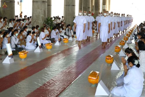 ภาพ No.47594:ประมวลภาพพิธีขอขมาและมอบผ้าไตร โครงการบรรพชาอุปสมบทหมู่ รุ่นเข้าพรรษา 2565