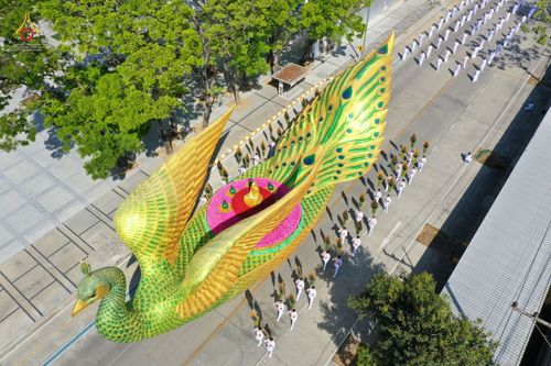 ภาพ No.42722:พิธีอัญเชิญมยุรนาวากาศ ประดิษฐาน ณ อาคาร 100 ปี เนื่องในวันคล้ายวันเกิด ครบ 113 ปี คุณยายอาจารย์มหารัตนอุบาสิกาจันทร์ ขนนกยูง