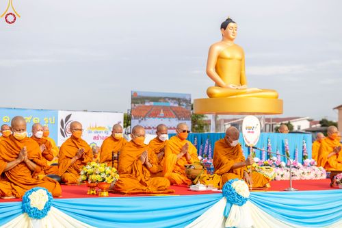 ภาพ No.49549:ประมวลภาพพิธีตักบาตรพระสงฆ์ 1,091 รูป เนื่องในวันแม่แห่งชาติ ณ ตลาดจัมโบ้ ชุดที่ 1