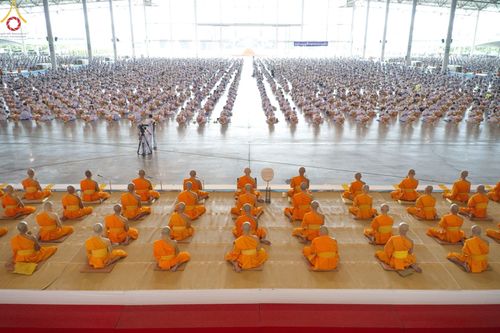 ภาพ No.48247:ประมวลภาพพิธีถวายผ้าอาบน้ำฝน และประทีปโคมไฟ เนื่องในวันอาสาฬหบูชา ประจำปี 2565