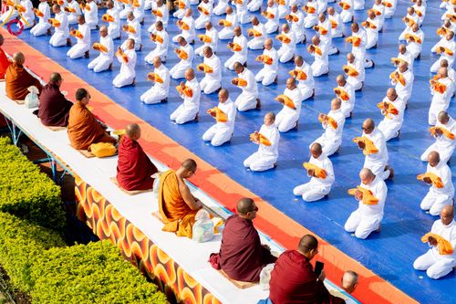 ภาพ No.314105:วันจันทร์ที่ 16 มีนาคม พ.ศ. 2569 พิธีเวียนเทียนประทักษิณ และพิธีบรรพชาสามเณร 500 รูป ณ วิหารมายาเทวี ประเทศเนปาล