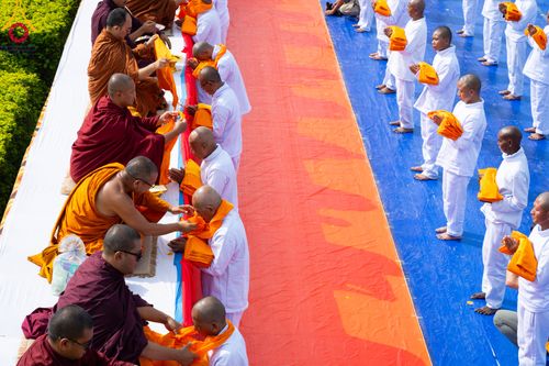 ภาพ No.314125:วันจันทร์ที่ 16 มีนาคม พ.ศ. 2569 พิธีเวียนเทียนประทักษิณ และพิธีบรรพชาสามเณร 500 รูป ณ วิหารมายาเทวี ประเทศเนปาล