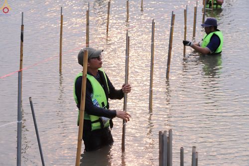 ภาพ No.306667:ภาพเบื้องหลังอาสาสมัครรวมใจ ชุดที่ 5 ในโครงการธรรมยาตรา กตัญญูบูชา มหาปูชนียาจารย์ พระมงคลเทพมุนี(สด จนฺทสโร) พระผู้ปราบมาร อนุสรณ์สถาน 7 แห่ง ปีที่ 14