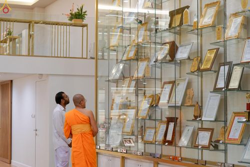 ภาพ No.345164:วันที่ 7 - 19 สิงหาคม พ.ศ.2569 ต้อนรับชาวต่างชาติเยี่ยมชมวัดพระธรรมกาย