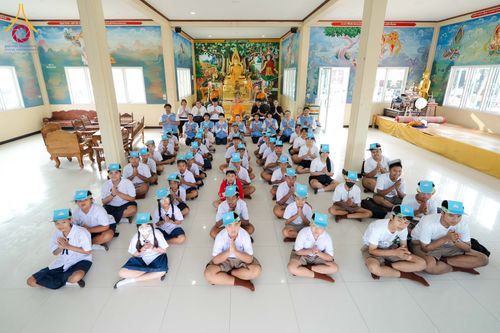 ภาพ No.299062:วันที่ 20 มกราคม พ.ศ. 2569 พิธีทอดผ้าป่าทำนุบำรุงศาสนสถาน ณ วัดใหม่นพรัตน์ ต.เนินพระปรางค์ อ.สองพี่น้อง จ.สุพรรณบุรี ในโครงการธรรมยาตรา กตัญญูบูชา มหาปูชนียาจารย์ พระมงคลเทพมุนี(สด จนฺทสโร) พระผู้ปราบมาร อนุสรณ์สถาน 7 แห่ง ปีที่ 14