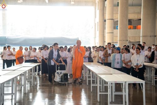 ภาพ No.320015:วันที่ 6 เมษายน พ.ศ.2569 ทีมจัดภัตตาหารประชุมเตรียมงานถวายมหาสังฆทาน 40,000 กว่าวัดทั่วประเทศ บูชาธรรม 82 ปี หลวงพ่อธัมมชโย