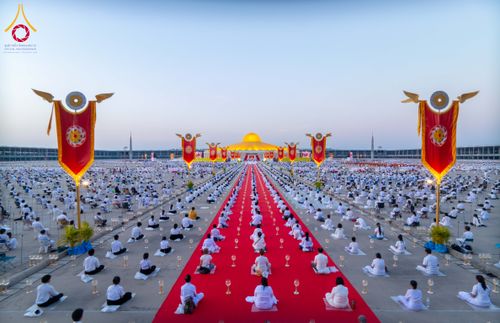 ภาพ No.312148:วันอังคารที่ 3 มีนาคม พ.ศ.2569 พิธีเวียนประทักษิณและจุดมาฆประทีป ณ ลานธรรมพระมหาธรรมกายเจดีย์ วัดพระธรรมกาย