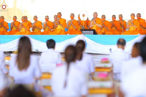 ภาพ No.48251:ประมวลภาพพิธีถวายผ้าอาบน้ำฝน และประทีปโคมไฟ เนื่องในวันอาสาฬหบูชา ประจำปี 2565