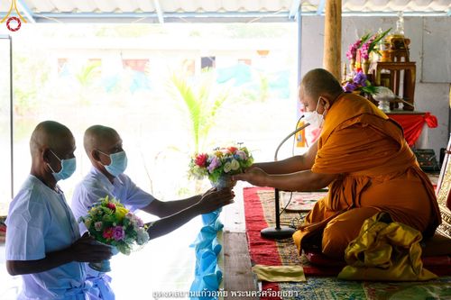 ภาพ No.39537:พิธีตัดปอยผม ปลงผม ขอขมารับผ้าไตรและพิธีบรรพชา ในโครงการอุปสมบท บูชาธรรมมหาปูชนียาจารย์ ประจำปี 2564  ชุดที่ 2