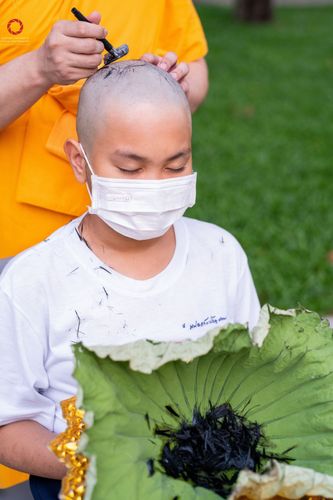 ภาพ No.44515:ประมวลภาพพิธีปลงผม โครงการบรรพชาสามเณรหน่อแก้วเปรียญธรรมรุ่นที่ 10
