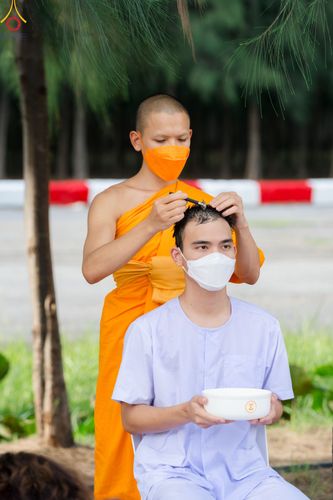 ภาพ No.82605:พิธีตัดปอยผมและปลงผมนาคธรรมทายาท ในโครงการอุปสมบทหมู่ธรรมทายาทพุทธศาสตร์สากล รุ่นที่ 7 (ภาคฤดูฝน) วันอาทิตย์ที่ 11 มิถุนายน พ.ศ. 2566 ณ  วัดพระธรรมกาย
