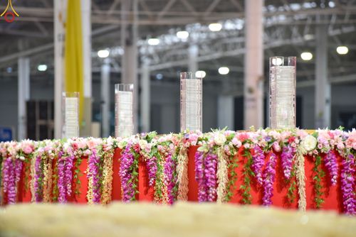 ภาพ No.79035:พิธีวางแผ่นจารึกชื่อ และพิธีวางพวงมาลัยสักการะพระบรมพุทธเจ้า ณ สภาธรรมกายสากล วัดพระธรรมกาย วันที่ 2 เมษายน พ.ศ. 2566