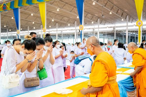 ภาพ No.52369:ประมวลภาพพิธีบูชาข้าวพระ (วันอาทิตย์ต้นเดือนตุลาคม) ณ วัดพระธรรมกาย จ.ปทุมธานี 