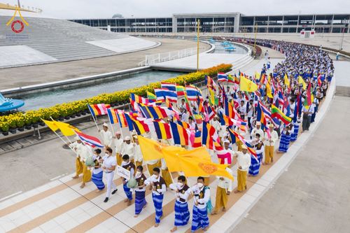 ภาพ No.52106:ประมวลภาพพิธีตักบาตรมิตรภาพไทย-เมียนมาร์ 105 รูป ณ วัดพระธรรมกาย